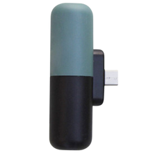 Carica l'immagine nel visualizzatore di Gallery, Mini power-bank portatile a forma di capsula
