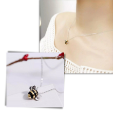 Carica l'immagine nel visualizzatore di Gallery, Collana a forma di ape  - Ozerty
