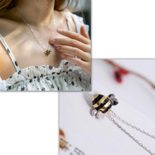Carica l'immagine nel visualizzatore di Gallery, Collana a forma di ape
