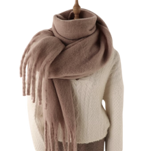 Carica l'immagine nel visualizzatore di Gallery, Sciarpa da donna Cozy Elegance -Caffè - Ozerty
