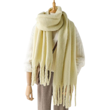 Carica l'immagine nel visualizzatore di Gallery, Sciarpa da donna Cozy Elegance -Giallo chiaro - Ozerty
