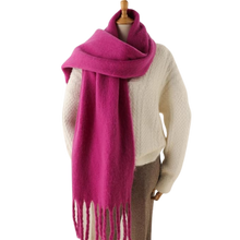 Carica l'immagine nel visualizzatore di Gallery, Sciarpa da donna Cozy Elegance -Rosso rosa - Ozerty
