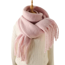 Carica l'immagine nel visualizzatore di Gallery, Sciarpa da donna Cozy Elegance -Rosa Sakura - Ozerty
